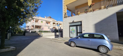 Putignano 2000 Locale Angolare Ideale Per Ufficio, Ottimo Stato.